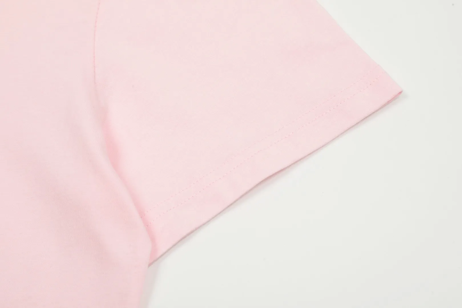 🅿️116 "Top quality" Style number: DS003# (not off the shelves all year round) [Ralph Lauren classic pony embroidered round neck basic short sleeves] ✅Ralph Lauren Ralph Lauren classic basic versatile round neck short sleeves ✅Main supplier platform live broadcast Wholesale entities Replenish when out of stock Not off the shelves ✅ZP quality 1:1 version Scan the code to enter the GF website Z cabinet quality ✅26 pieces of 180g hydrophilic toner 100% cotton fabric, comfortable and soft, strong breathability, high-end, cost-effective, good quality needless to say ✅Restore the original version, the maximum size can be worn up to 210 pounds, loose, comfortable and stress-free ✅Work wear, life wear, suitable for various occasions, must-have recommendation for couples Size: Powder white dark gray blue label light gray white label